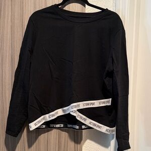Black Victoria Sport tee